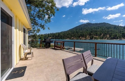 Bass Lake House | Eagles Nest at Bass Lake near Yosemite with Boat Dock!