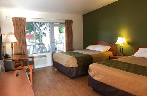 Oakland House | Easy, affordable access to Oakland and San Francisco attractions