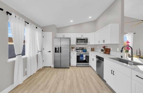 Fernley House | Echo Desert House-20 Min to USA Pkwy/4BR/2Bathrooms|Sleeps 9