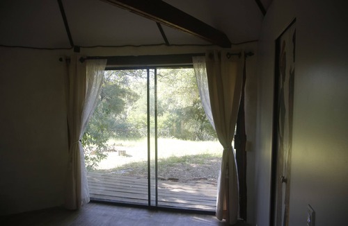Oakhurst Cottage | Eco-Earth Home Near Yosemite & Bass Lake – The Boukarou Escape