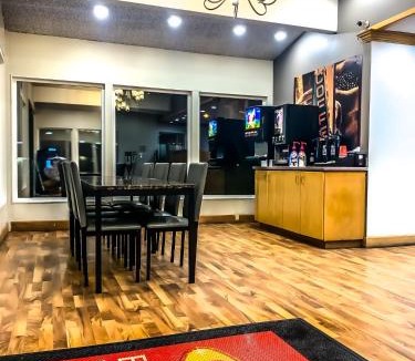 Winnemucca Hotel | Econo Lodge Inn & Suites Winnemucca