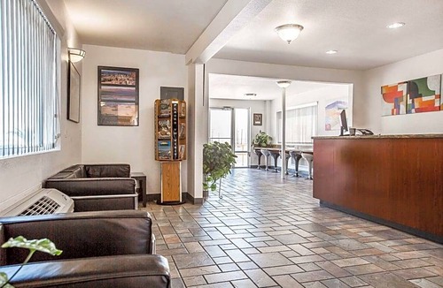 Ridgecrest Hotel | Econo Lodge Inn & Suites near China Lake Naval Station