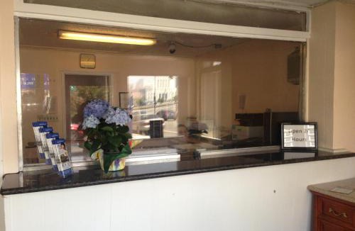 Oakland Cabin | Econo Lodge Oakland Lake Merritt Area