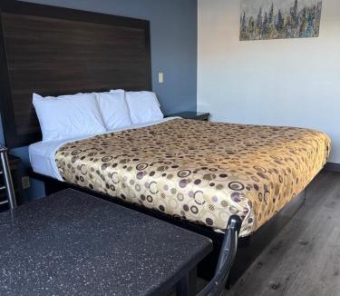 Raisin Hotel | Economy Inn Fresno Yosemite 'NEWLY REMODELED'