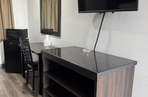 Raisin Hotel | Economy Inn Fresno Yosemite 'NEWLY REMODELED'
