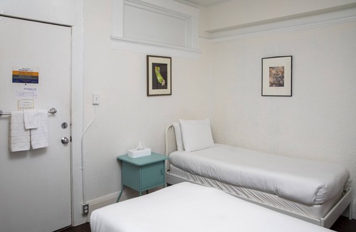 Civic Center Hotel | Economy Twin Room with Private External Bathroom