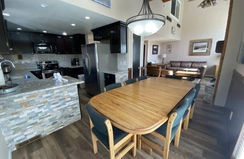 June Lake Condo | Edgewater #17 - 2 bedroom+loft w/Mountain Views!