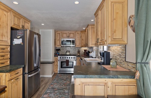 June Lake Condo | Edgewater 19, steps from the June Lake Marina.