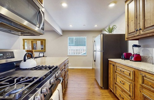 Stateline House | Edgewood Retreat - Hot Tub, Golf Course Views & Walk to Stateline