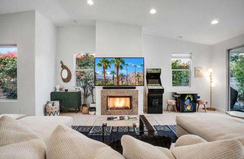 Palm Desert House | El Paseo Paradise 3BR Desert Oasis with pool & spa