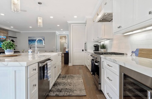 Corona del Mar House | Elegant 3-bedroom Beach house with AC and WiFi