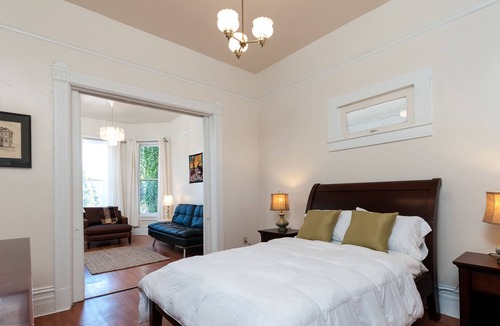 Ralph Bunche Apartment | ELEGANT APARTMENT IN VICTORIAN