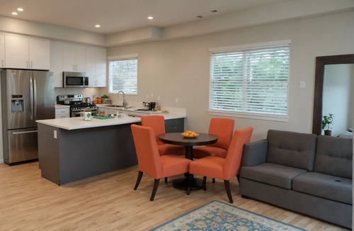 East Hollywood House | Elegant Hollywood Townhouse with Gourmet Kitchen and FREE PARKING