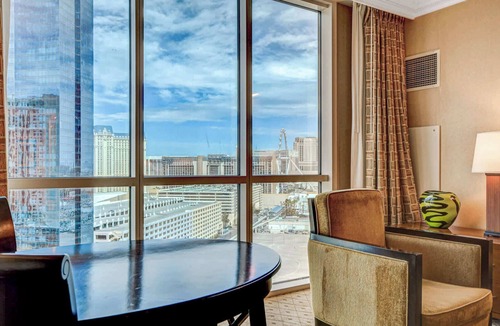 Las Vegas Apartment | Elegant MGM Studio Strip Views 19811