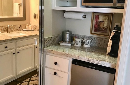 Napa Apartment | Elegant Napa Escape Walk to Wineries Dining