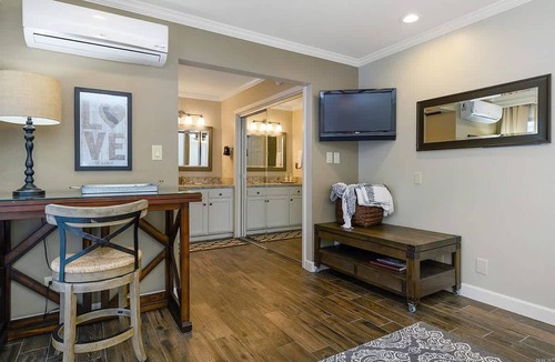 Napa Apartment | Elegant Napa Escape Walk to Wineries Dining