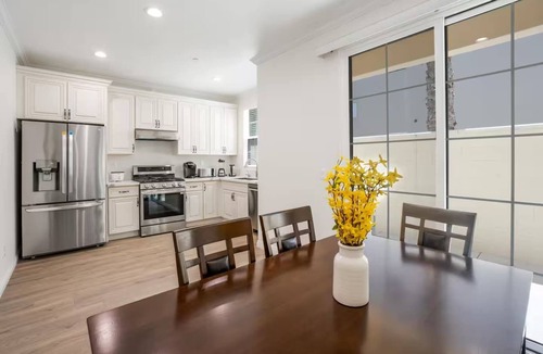Mid Central Condo | Elegant Pasadena Homew Patio Parking Near Old Town