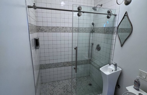 Westlake Apartment | Elegant Studio in Los Angeles: 420 Friendly