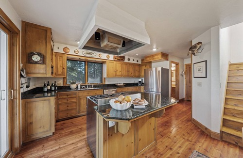 Tahoma Cabin | Ellis Peak by AvantStay | Beautiful McKinney Cabin w/Filtered Lake Views
