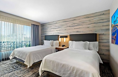 Anaheim Resort Hotel | Embassy Suites Anaheim South: Pool, Suites & Family-Friendly Fun