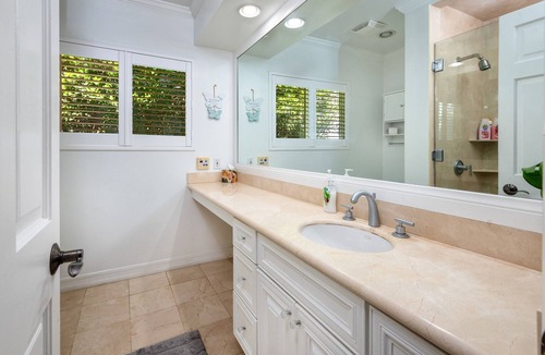 Carthay Circle House | Embrace Tranquility: Your Ideal Retreat in Pico Robertson