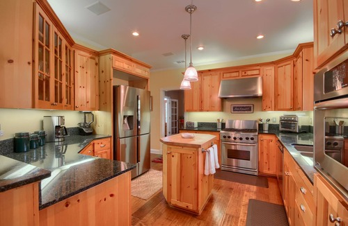Yosemite Forks House | Emerald Escape! 50 Acres w/Hot Tub, Game Room