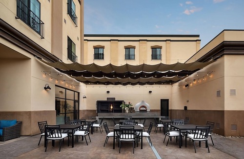 Winters Hotel | Enjoy a Hassle-Free Stay! Four Relaxing Units, Pets are Allowed, Free Parking!