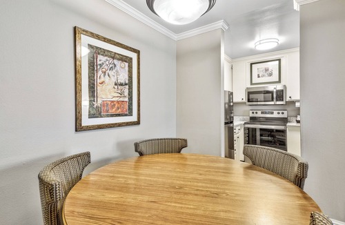 South Lake Tahoe Hotel | Enjoy a Hassle-Free and Suiting Stay! Free Breakfast, Pets Allowed!