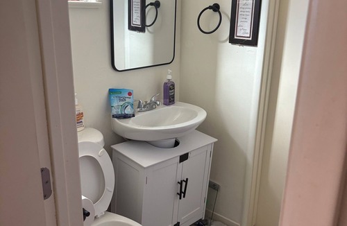 King City House | Enjoy a room with private bath in a charming King City location!
