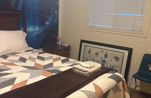 King City House | Enjoy a room with private bath in a charming King City location!