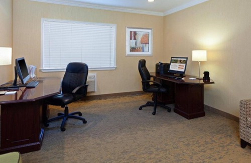 Shoreview House | Enjoy modern amenities at our convenient room located near the CalTrain