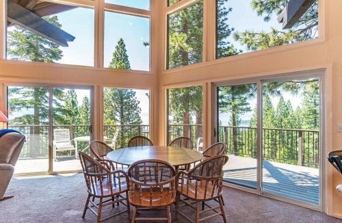 Incline Village House | Enjoy the brilliant views of Lake Tahoe from this mountainside Cabin