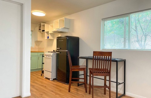 Eagle Rock Hotel | Enjoyable 2-bedroom Highland Park Oasis with Garden Terraces