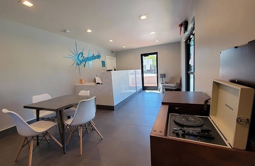 Newhall Hotel | Enjoyable Stay! Minutes to Pruneridge Golf Club! FREE Parking!