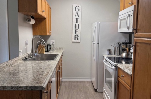 Thousand Oaks House | Entire guest suite in Newbury Park, California Sleeps 6