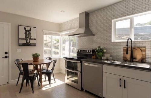 Castro Valley Cottage | Entire Hilltop Cottage Retreat with Canyon Views: Heart of the the Bay Area