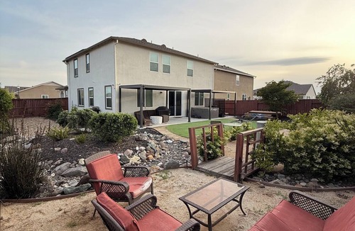 Rio Vista House | Entire Luxury 4 br House Near River with Hot Tub