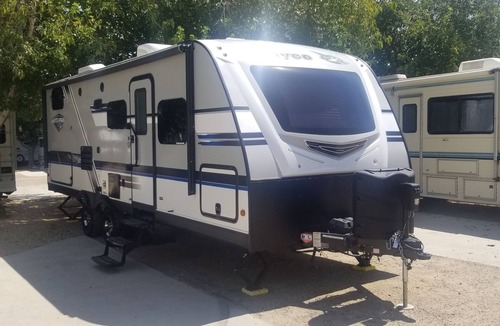 Pearsonville House | Entire RV w/Murphy Bed, 5-Seater Couch w/Dinette & 2-Bunkbeds