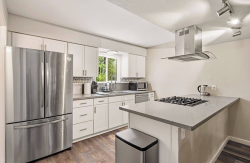 South Lake Tahoe House | Enzo's Cabin - Minutes from the Lake, Free Bus Route, Hiking Trails
