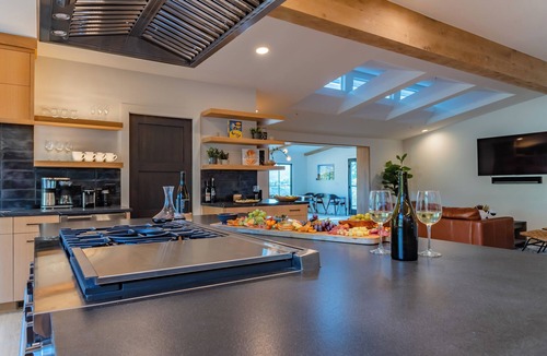 Templeton House | Estate @ Oak & Vine Vineyard Estate | Sleeps 33
