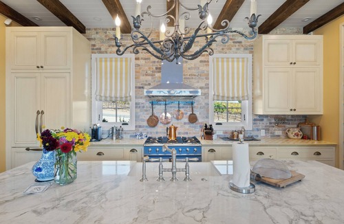 Napa Cottage | European-Inspired Luxury Napa Valley One-Bedroom Cottage With Vineyard Views.