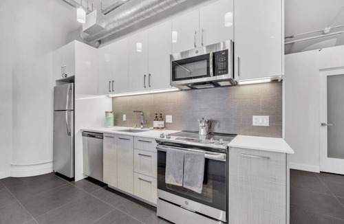 Historic Core Condo | EV Charger | 1BD DTLA Highrise