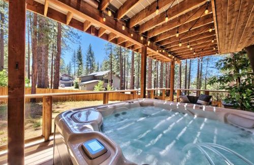 Rancho Bijou House | Evergreen Elegance: Boat Parking Close to Lifts Lake & Trails