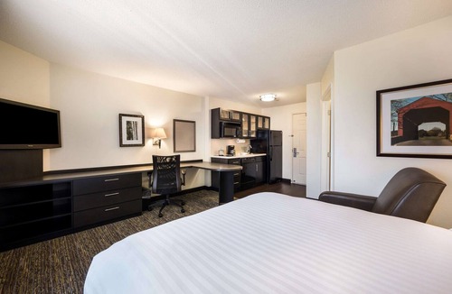 Santa Clara Hotel | Excellent Choice! W/Private Full Kitchen! Minutes to California's Great America