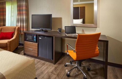 Anaheim Resort Hotel | Exclusive Disney Getaway! Steps from Downtown Disney & Theme Parks, Pool