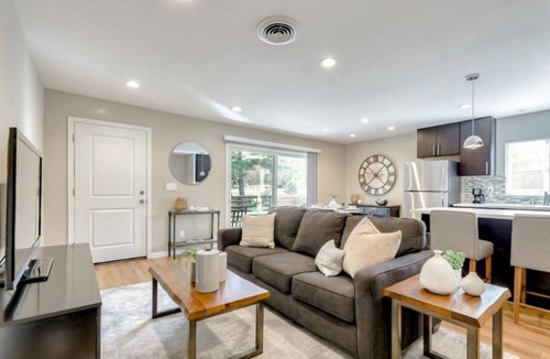 Alamo Apartment | Executive Apartment in Quaint Bay Area Village