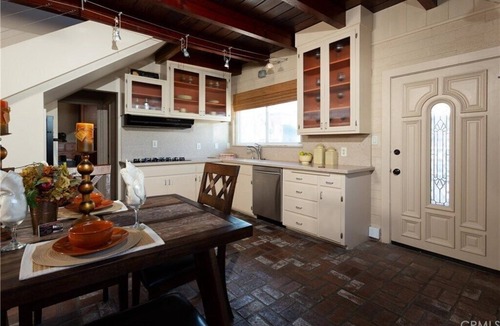 Peninsula Cottage | Executive Hideaway Nestled between Secluded Beaches