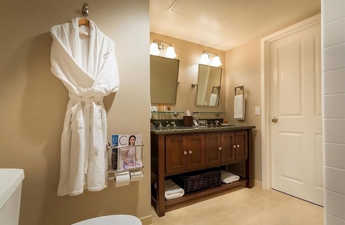 Cupertino Hotel | Executive King Bed at Cupertino Hotel, Free Breakfast, Parking, Onsite Pool