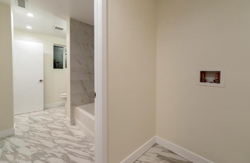 Oakland Apartment | Executive Stay Inn free parking