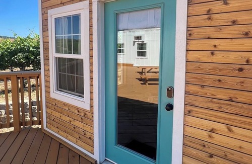 Fair Play Cottage | Experience Vineyard Bliss in our Charming Tiny Home with a Lofted Bedroom